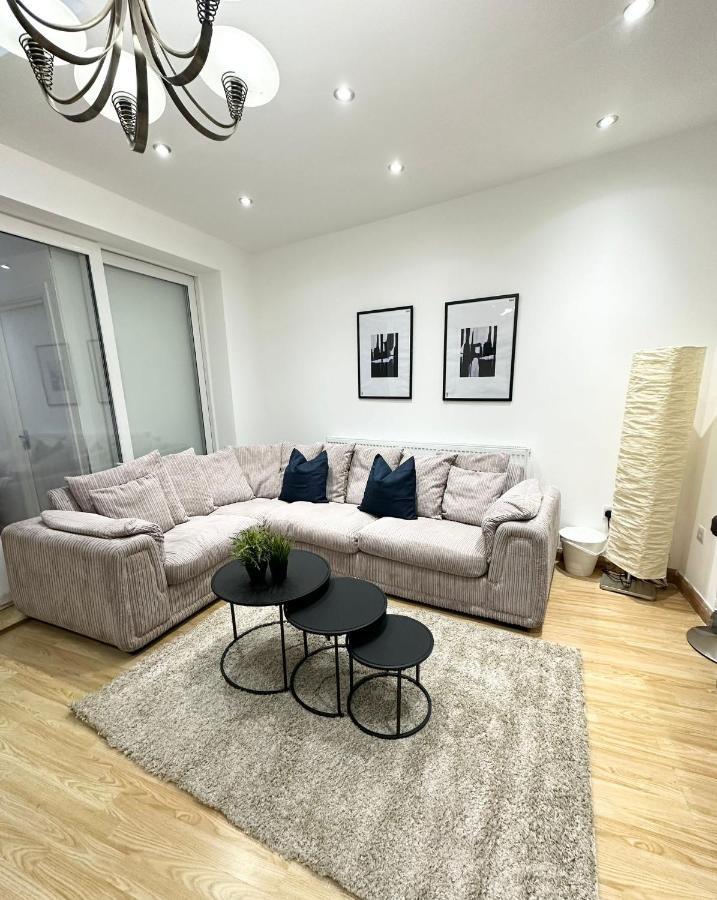 London Charm - Comfortable Room In Spacious House Экстерьер фото