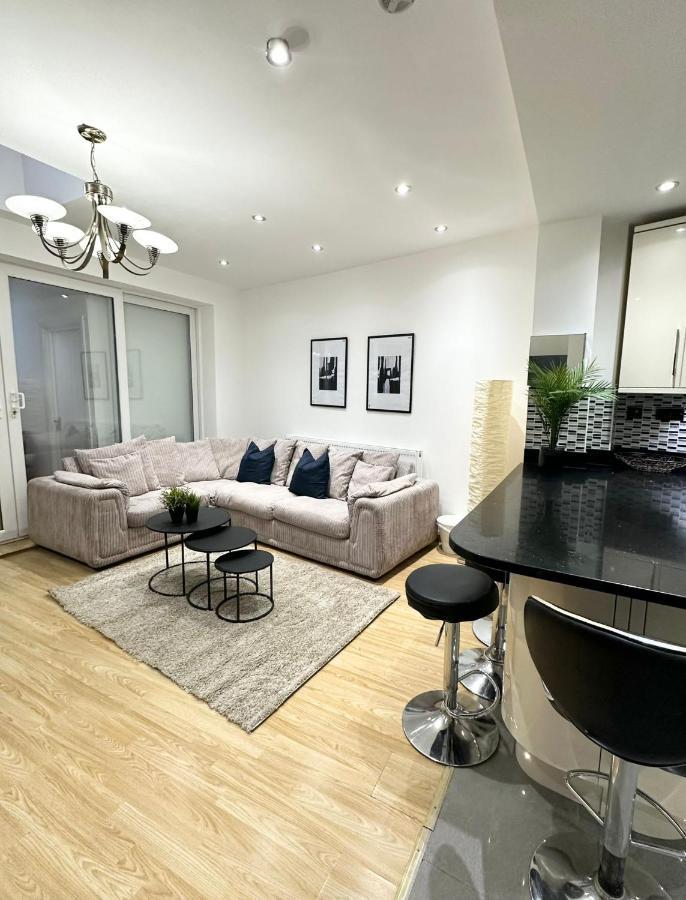 London Charm - Comfortable Room In Spacious House Экстерьер фото