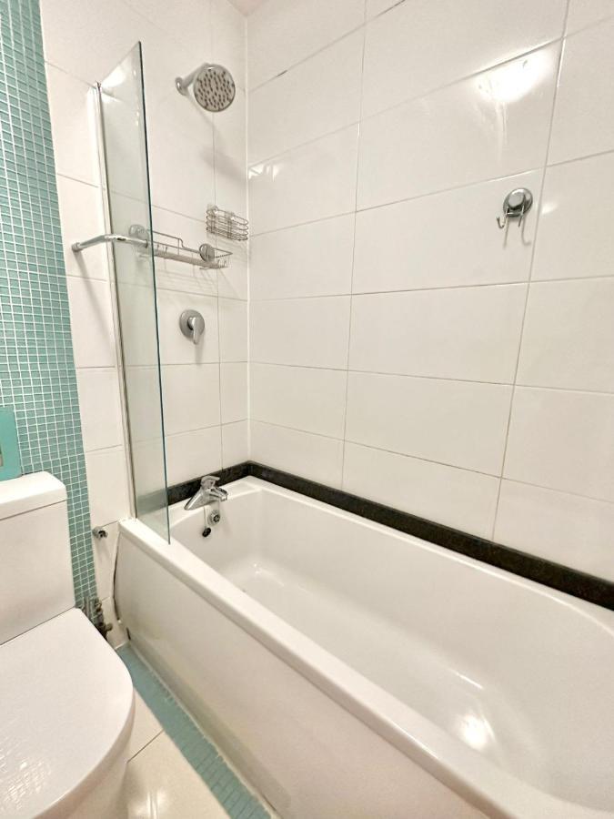London Charm - Comfortable Room In Spacious House Экстерьер фото