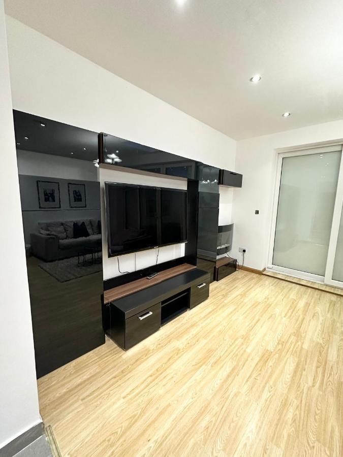 London Charm - Comfortable Room In Spacious House Экстерьер фото